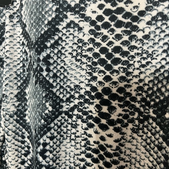 POSH BY V SNAKESKIN STRETCHY PANTS SIZE SMALL NEW WITH TAGS - Picture 9 of 11